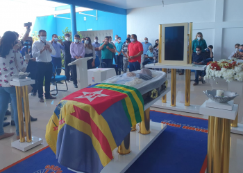 Corpo do deputado Assis Carvalho é velado e sepultado sob forte comoção em Oeiras